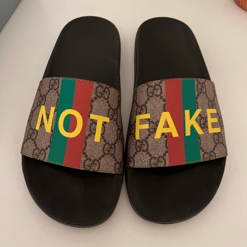 Gucci slides, bought from Gucci in San Diego in 8/20. Excellent condition.